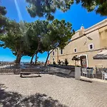 Casa Manfredi D'angio Bed & Breakfast 4*